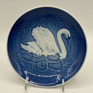 Bing and Grondahl Mother ‘s Day 1976; plate/shallow bowl